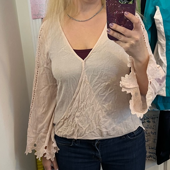 LACE EMBROIDERY LAZER CUT BEAUTIFUL PALE PUNK M MEDIUM TOP BLOUSE SEXY V 770 EUC - Picture 3 of 12